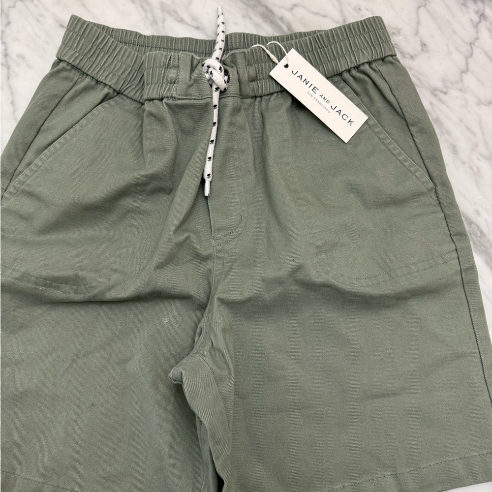 NWT JANIE&JACK olive size 12 shorts.